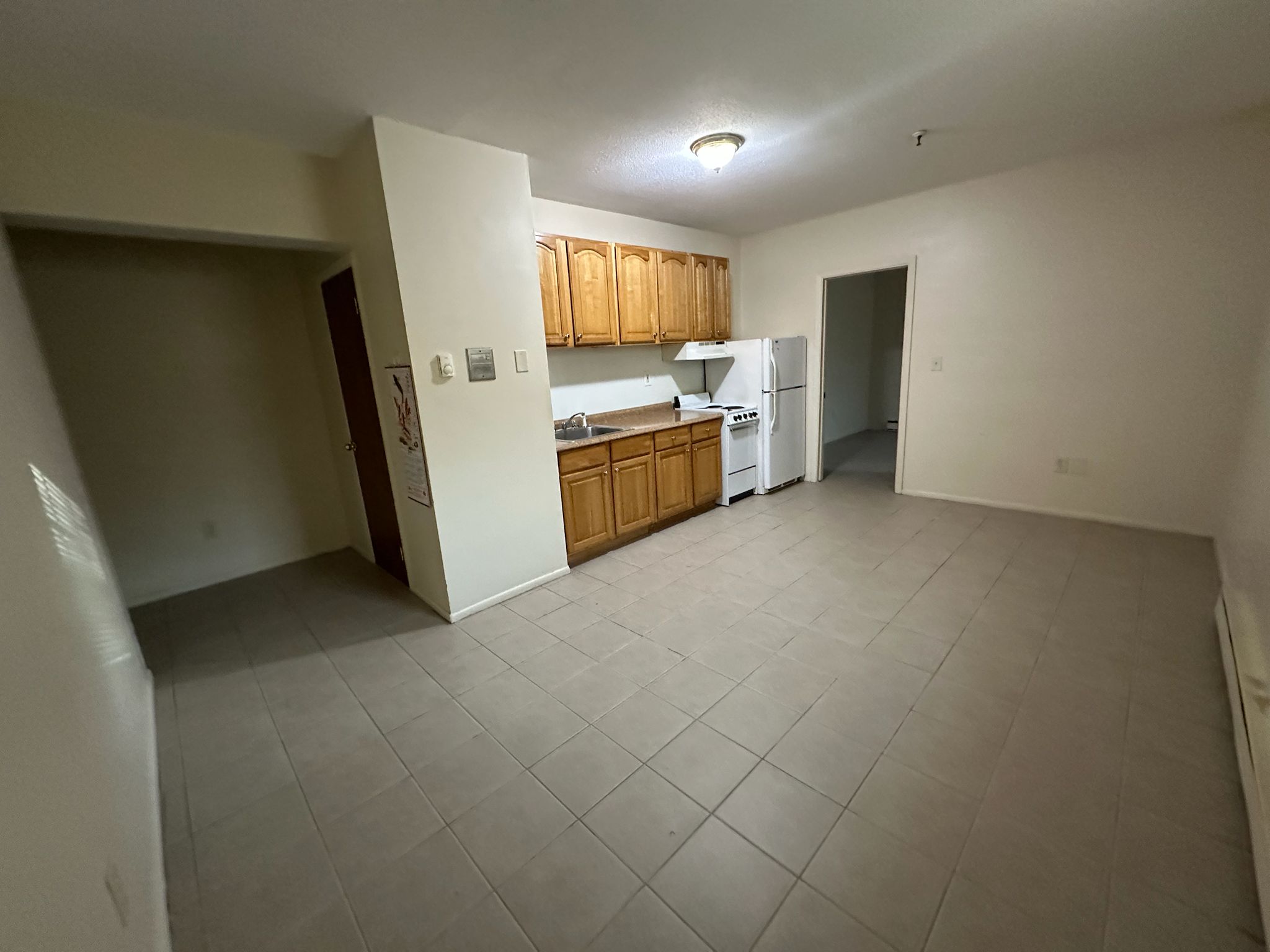 1660 East Main Street, Waterbury, Connecticut 06705, ,1 BathroomBathrooms,Apartment,For Rent,East Main Street,1027