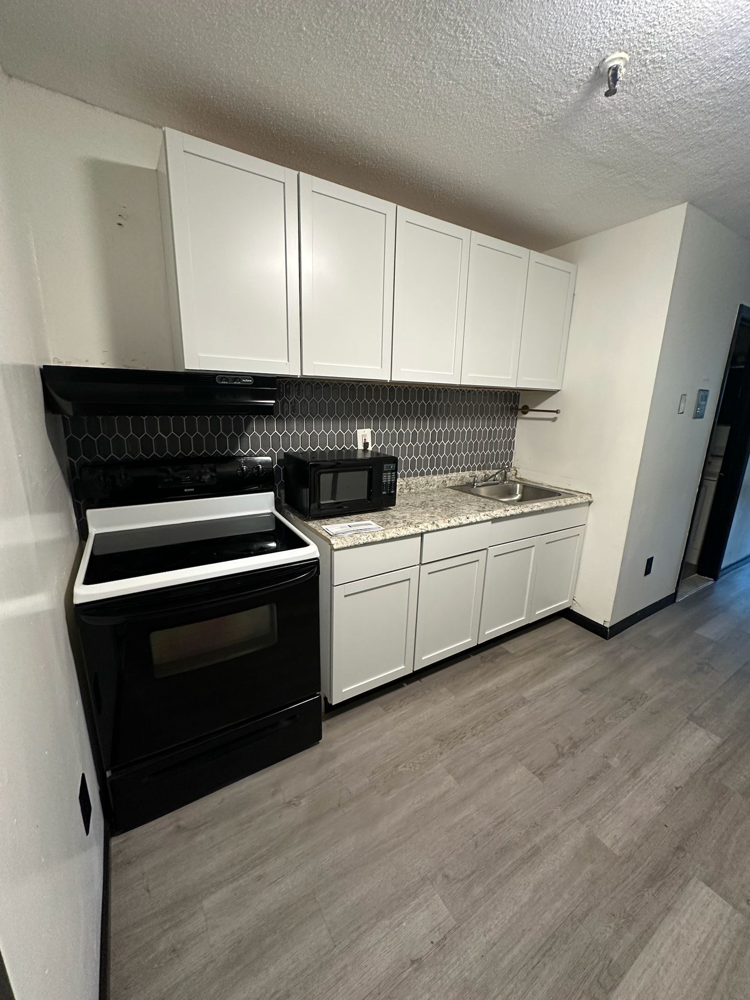 1660 East Main Street, Waterbury, Connecticut 06705, ,1 BathroomBathrooms,Apartment,For Rent,East Main Street,1027