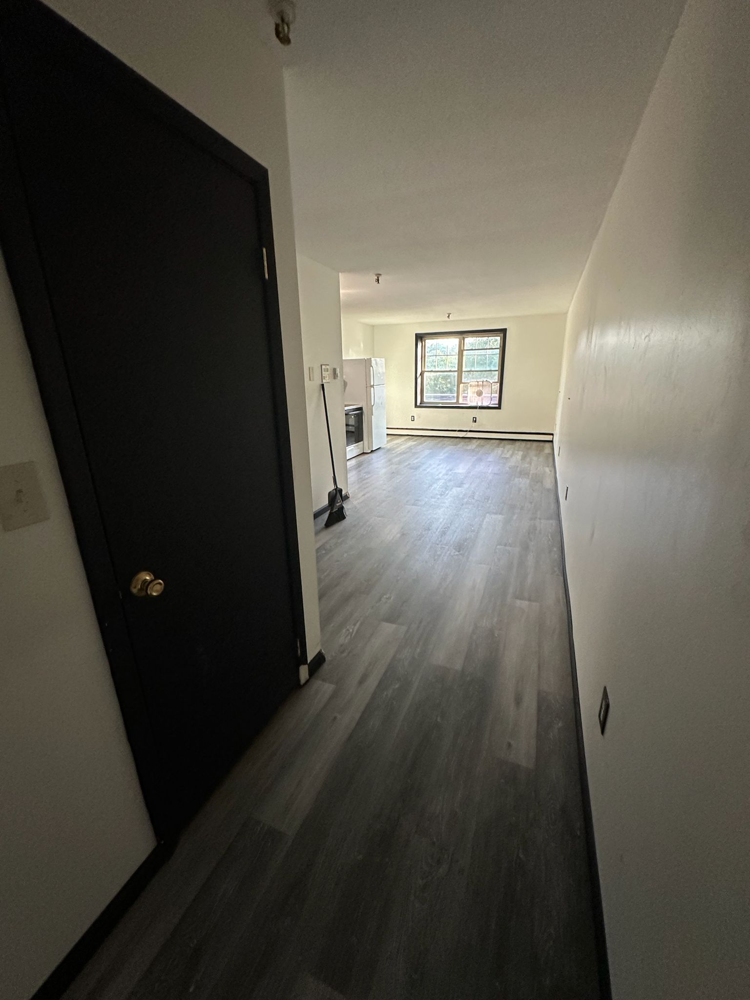 1660 East Main Street, Waterbury, Connecticut 06705, ,1 BathroomBathrooms,Apartment,For Rent,East Main Street,1027
