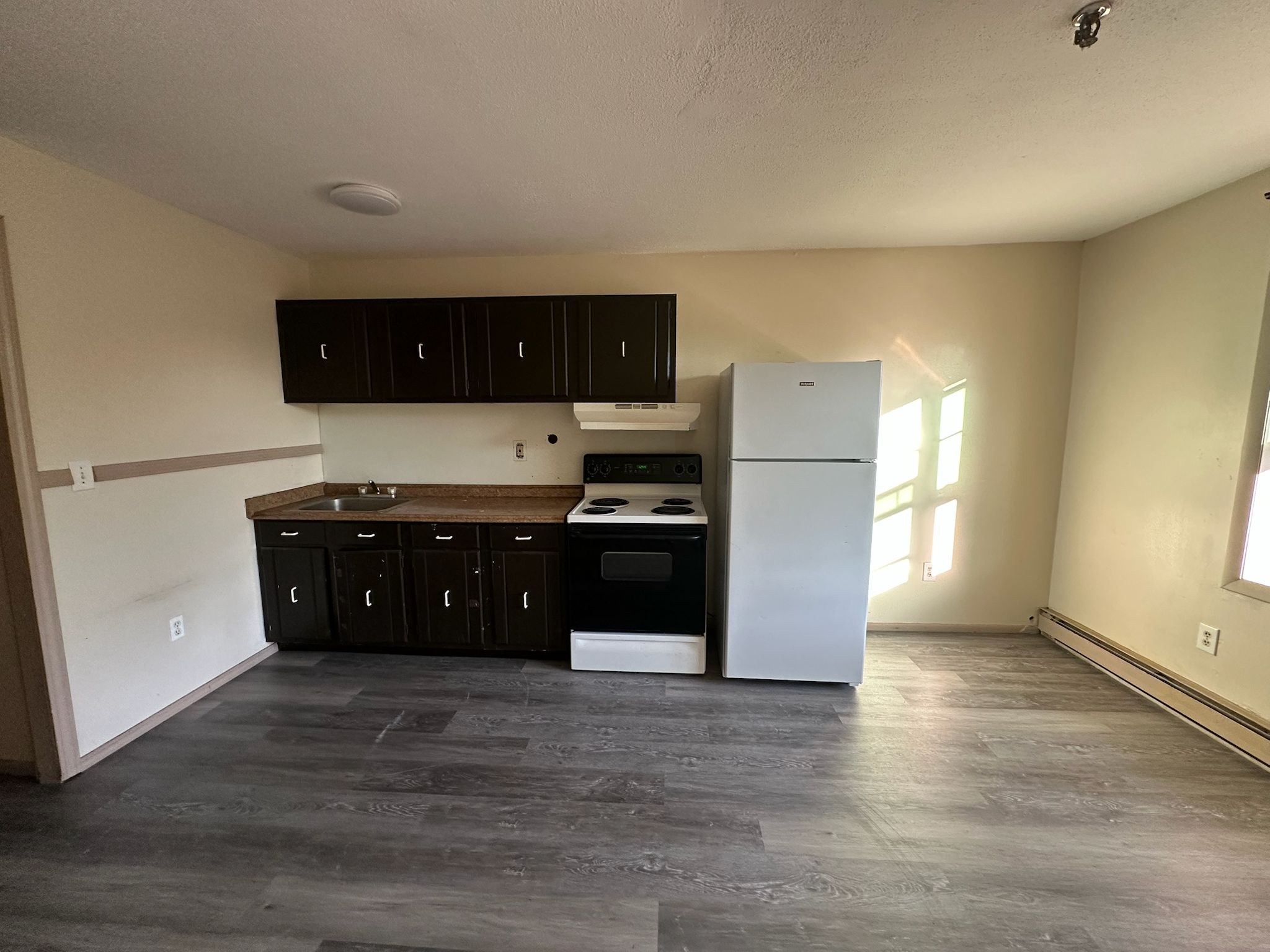 1660 East Main Street, Waterbury, Connecticut 06705, ,1 BathroomBathrooms,Apartment,For Rent,East Main Street,1027
