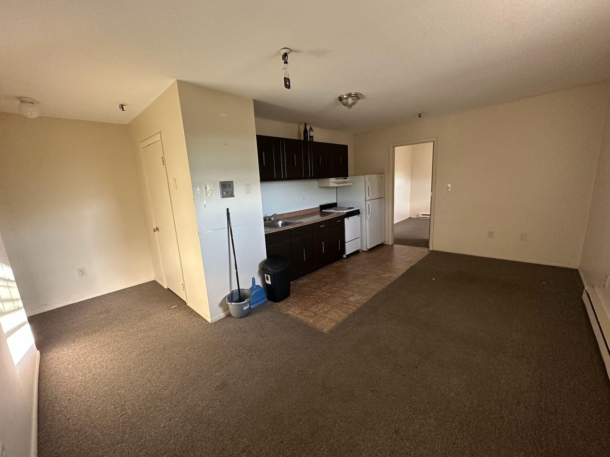 1660 East Main Street, Waterbury, Connecticut 06705, ,1 BathroomBathrooms,Apartment,For Rent,East Main Street,1027