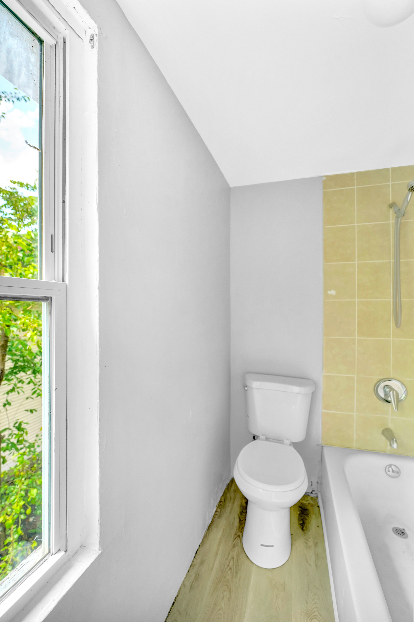 67 Burton Street, Waterbury, Connecticut 06704, 3 Bedrooms Bedrooms, ,1 BathroomBathrooms,Apartment,For Rent,Burton Street,2,1029