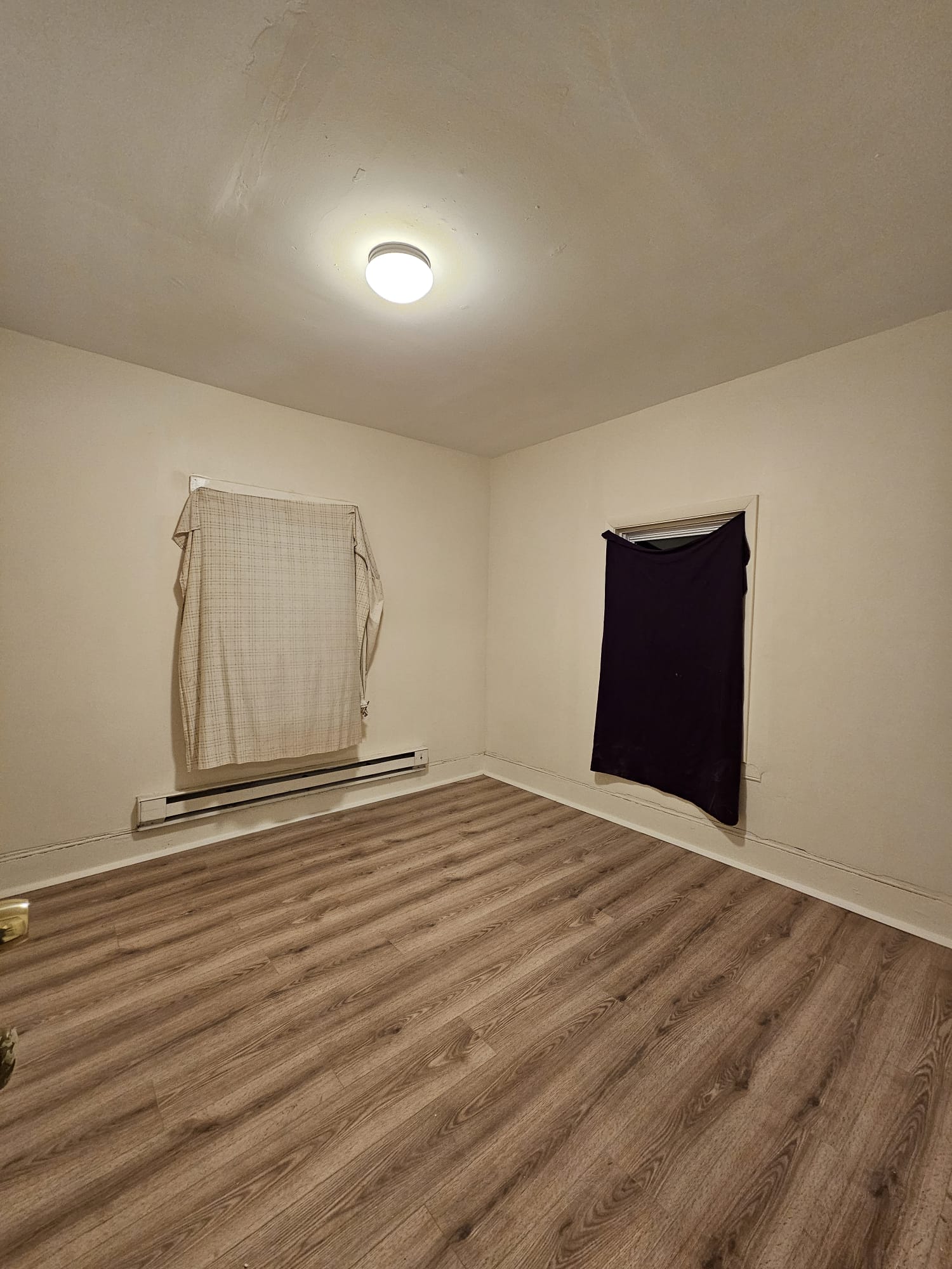 6 Frederick Court, Waterbury, Connecticut 06710, 3 Bedrooms Bedrooms, ,1 BathroomBathrooms,Apartment,For Rent,Frederick Court,1,1030