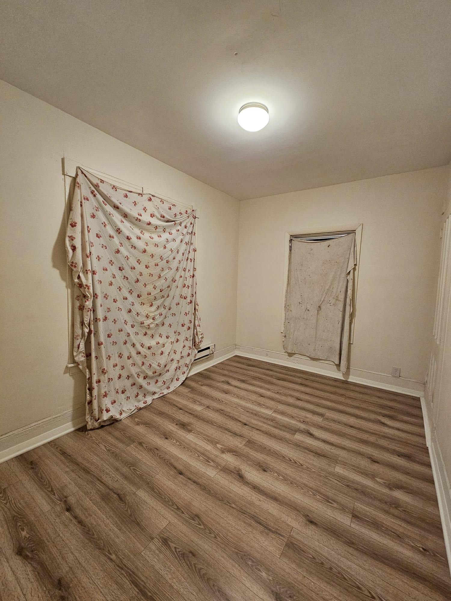 6 Frederick Court, Waterbury, Connecticut 06710, 3 Bedrooms Bedrooms, ,1 BathroomBathrooms,Apartment,For Rent,Frederick Court,1,1030