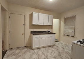 6 Frederick Court, Waterbury, Connecticut 06710, 3 Bedrooms Bedrooms, ,1 BathroomBathrooms,Apartment,For Rent,Frederick Court,1,1030