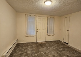 6 Frederick Court, Waterbury, Connecticut 06710, 2 Bedrooms Bedrooms, ,1 BathroomBathrooms,Apartment,For Rent,Frederick Court,3,1031