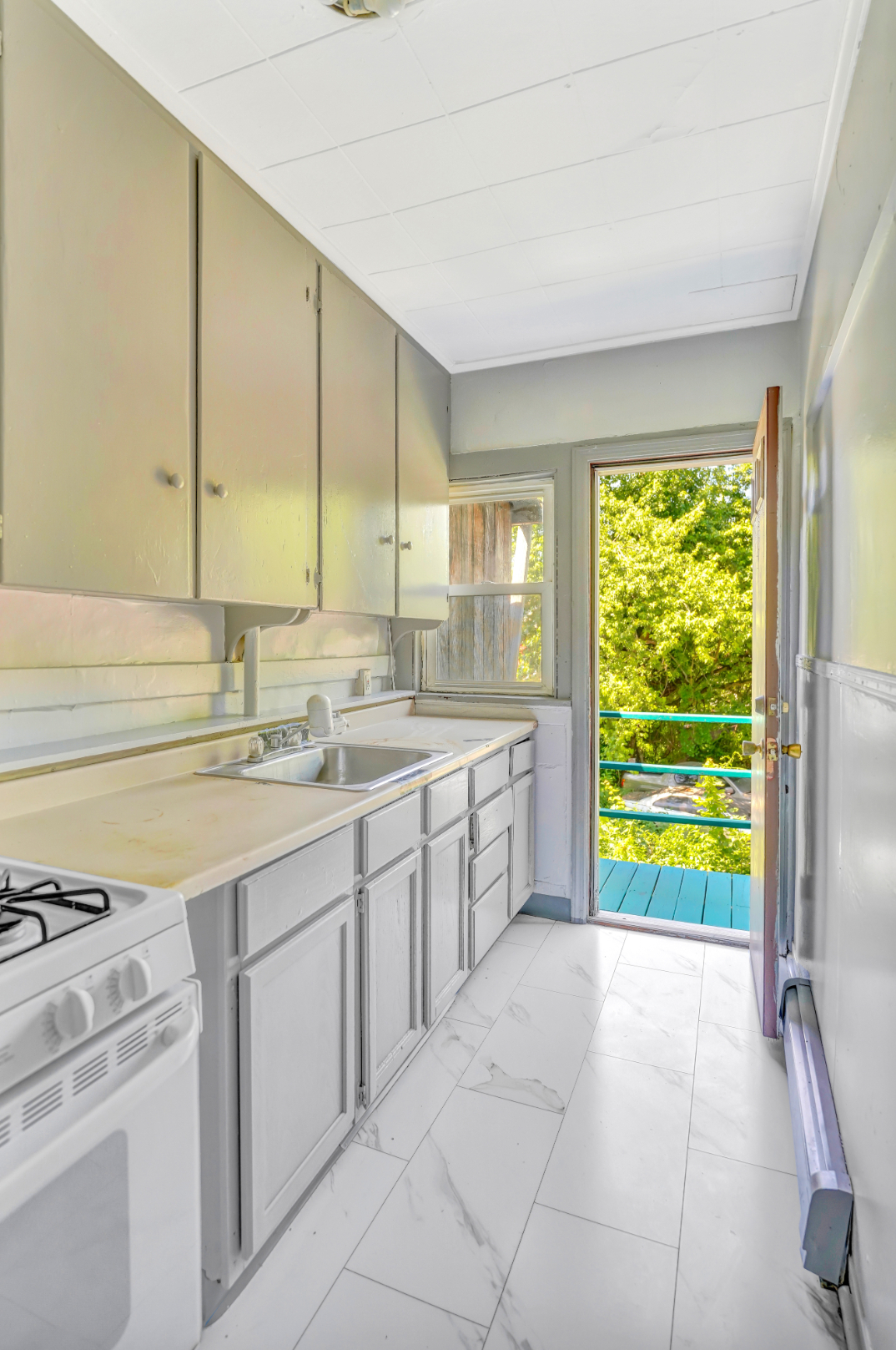 94 Oak Street, Waterbury, Connecticut 06704, 3 Bedrooms Bedrooms, ,1 BathroomBathrooms,Apartment,For Rent,Oak Street,1031