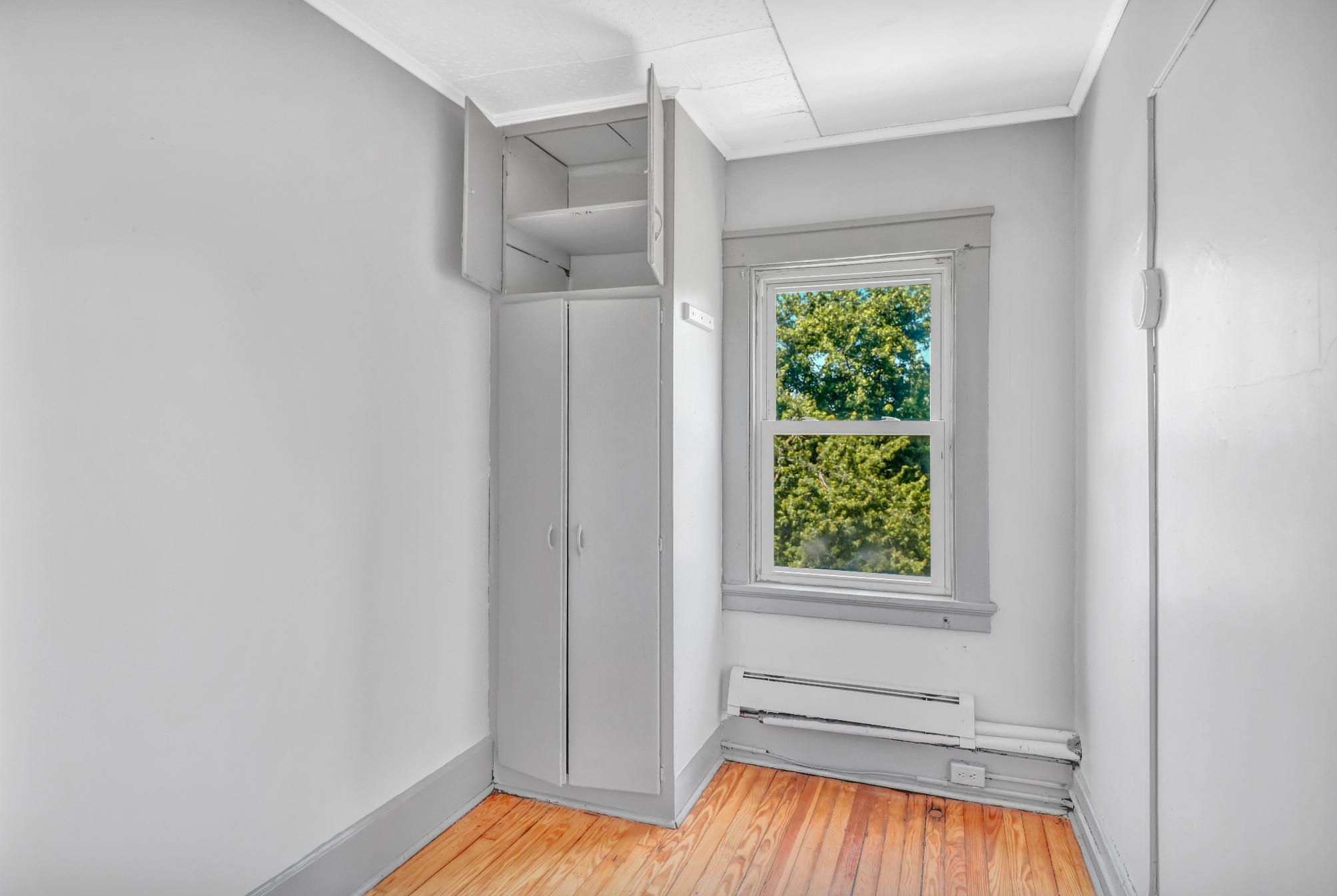 94 Oak Street, Waterbury, Connecticut 06704, 3 Bedrooms Bedrooms, ,1 BathroomBathrooms,Apartment,For Rent,Oak Street,1031