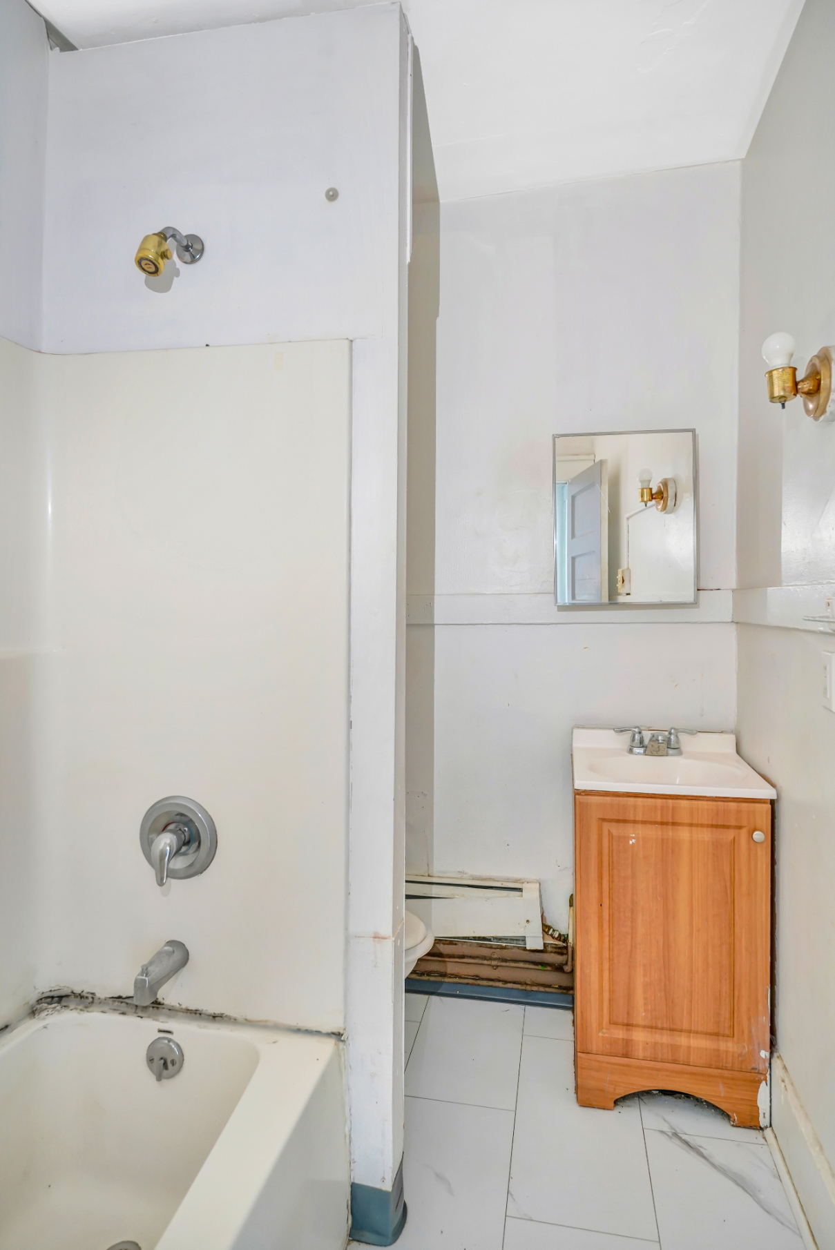 94 Oak Street, Waterbury, Connecticut 06704, 3 Bedrooms Bedrooms, ,1 BathroomBathrooms,Apartment,For Rent,Oak Street,1031