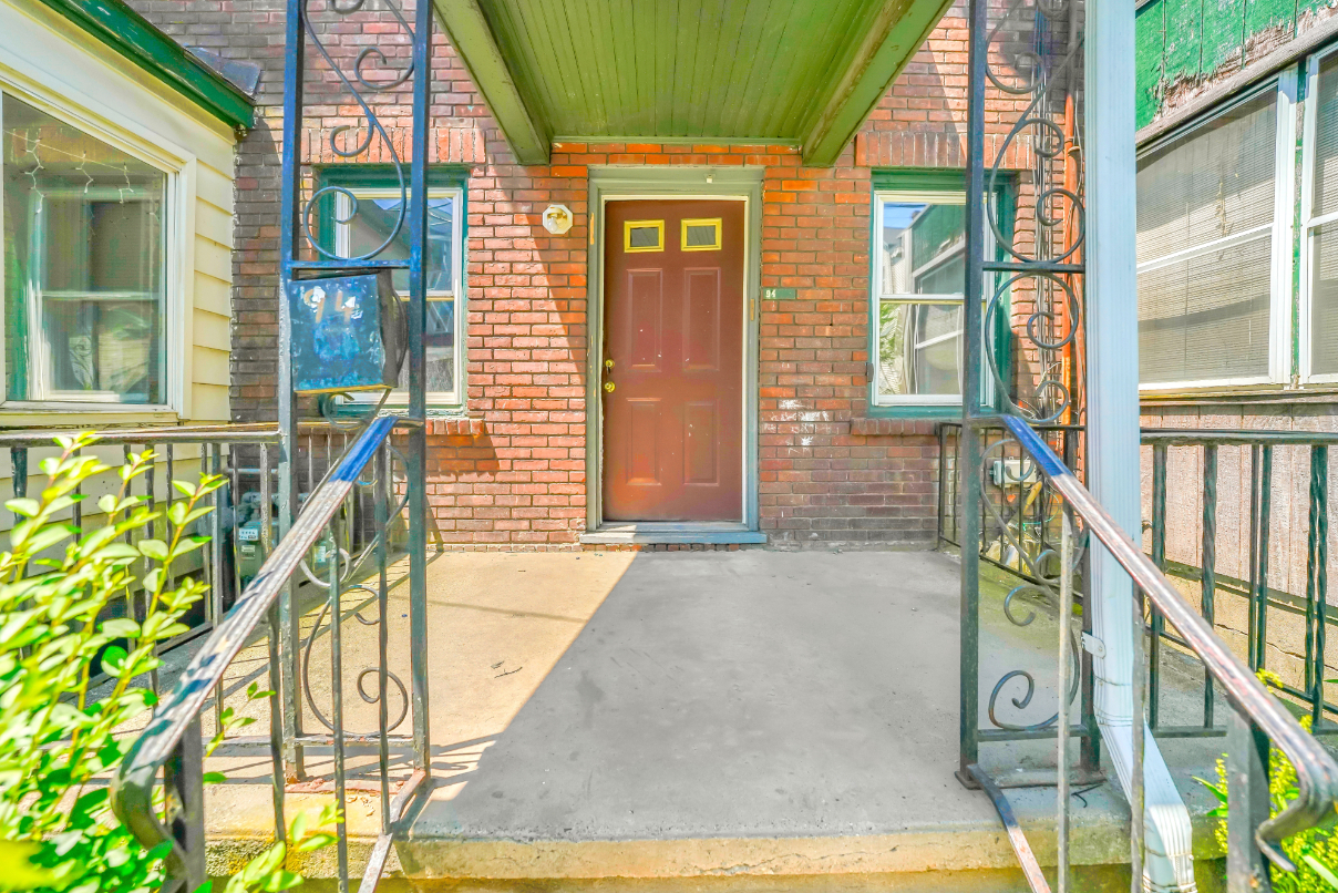 94 Oak Street, Waterbury, Connecticut 06704, 3 Bedrooms Bedrooms, ,1 BathroomBathrooms,Apartment,For Rent,Oak Street,1031