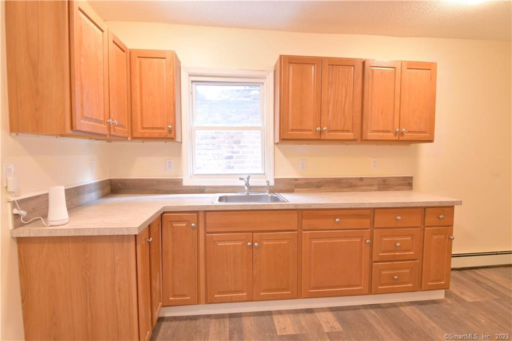 Wildwood 14 Avenue, Waterbury, Connecticut 06710, 4 Bedrooms Bedrooms, ,1 BathroomBathrooms,Apartment,For Rent,14,2,1033