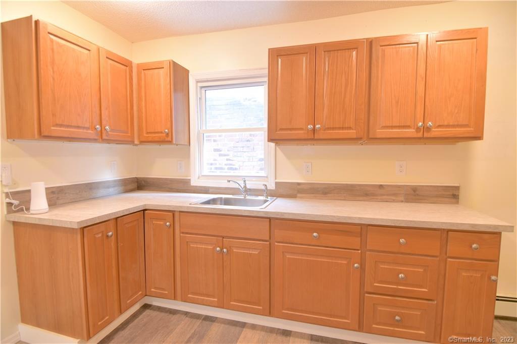 Wildwood 14 Avenue, Waterbury, Connecticut 06710, 4 Bedrooms Bedrooms, ,1 BathroomBathrooms,Apartment,For Rent,14,2,1033