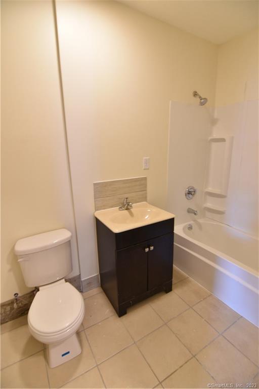 Wildwood 14 Avenue, Waterbury, Connecticut 06710, 4 Bedrooms Bedrooms, ,1 BathroomBathrooms,Apartment,For Rent,14,2,1033