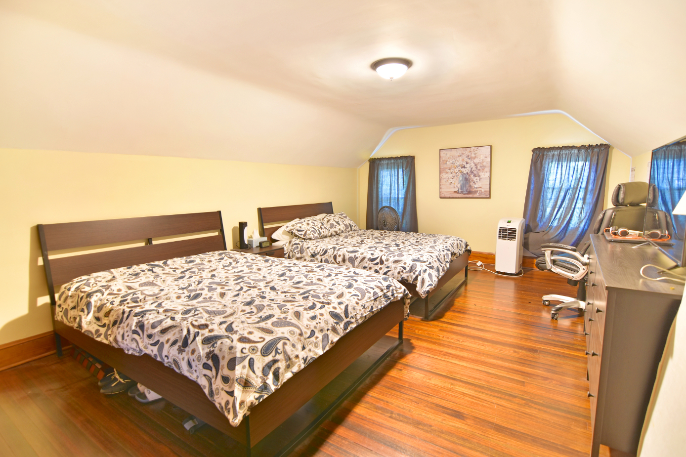 541 Willow Street, Waterbury, Connecticut 06710, 5 Bedrooms Bedrooms, ,3 BathroomsBathrooms,Apartment,For Rent,Willow Street,1034