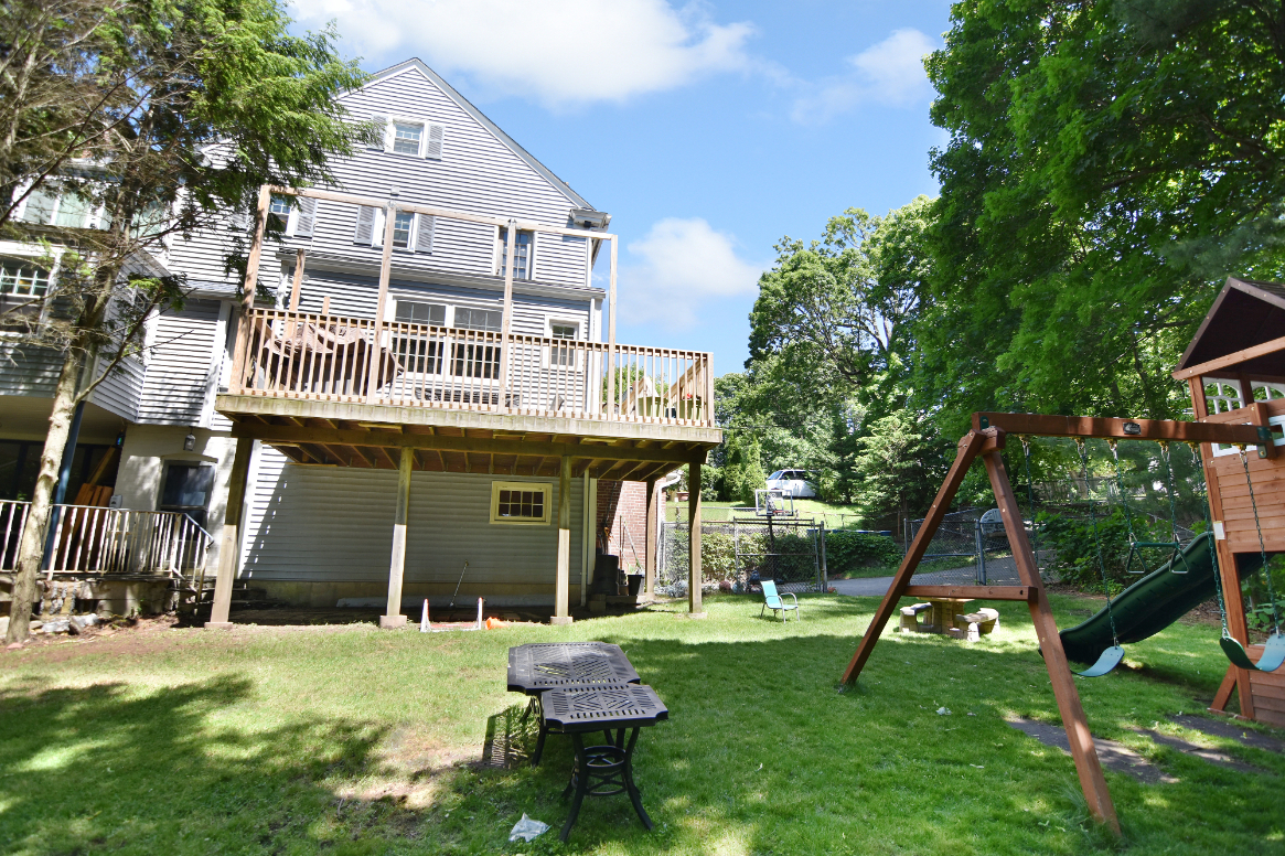 541 Willow Street, Waterbury, Connecticut 06710, 5 Bedrooms Bedrooms, ,3 BathroomsBathrooms,Apartment,For Rent,Willow Street,1034