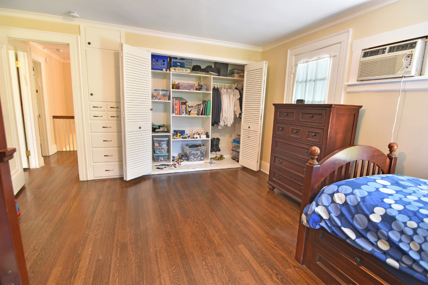 541 Willow Street, Waterbury, Connecticut 06710, 5 Bedrooms Bedrooms, ,3 BathroomsBathrooms,Apartment,For Rent,Willow Street,1034