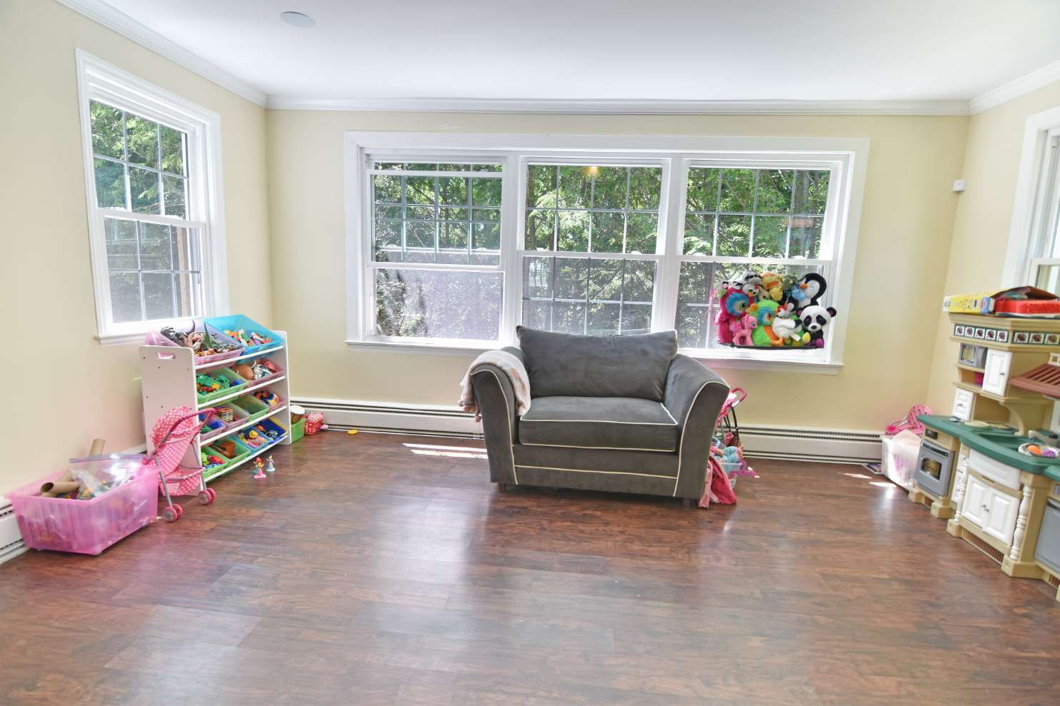 541 Willow Street, Waterbury, Connecticut 06710, 5 Bedrooms Bedrooms, ,3 BathroomsBathrooms,Apartment,For Rent,Willow Street,1034