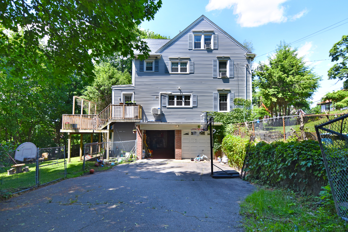 541 Willow Street, Waterbury, Connecticut 06710, 5 Bedrooms Bedrooms, ,3 BathroomsBathrooms,Apartment,For Rent,Willow Street,1034