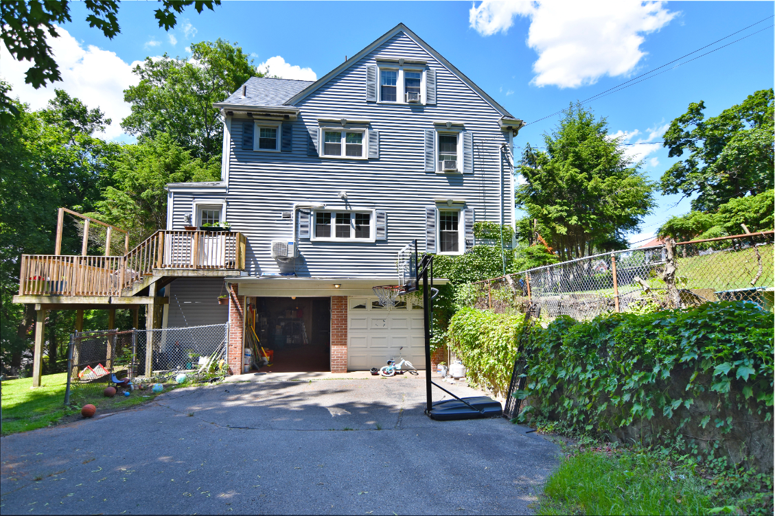 541 Willow Street, Waterbury, Connecticut 06710, 5 Bedrooms Bedrooms, ,3 BathroomsBathrooms,Apartment,For Rent,Willow Street,1034