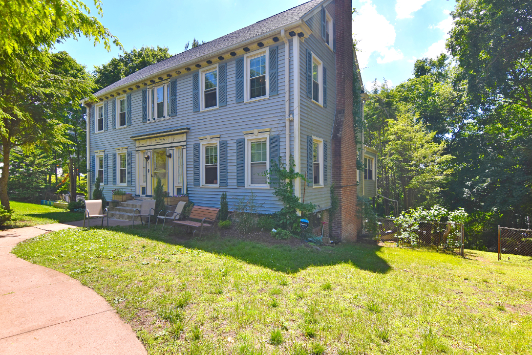 541 Willow Street, Waterbury, Connecticut 06710, 5 Bedrooms Bedrooms, ,3 BathroomsBathrooms,Apartment,For Rent,Willow Street,1034