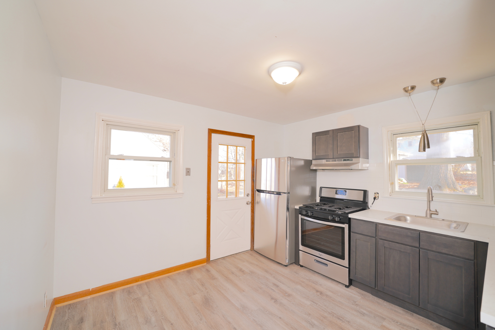 29 Myrna Avenue, Waterbury, Connecticut 06704, 4 Bedrooms Bedrooms, ,1 BathroomBathrooms,Apartment,For Rent,Myrna Avenue,1036