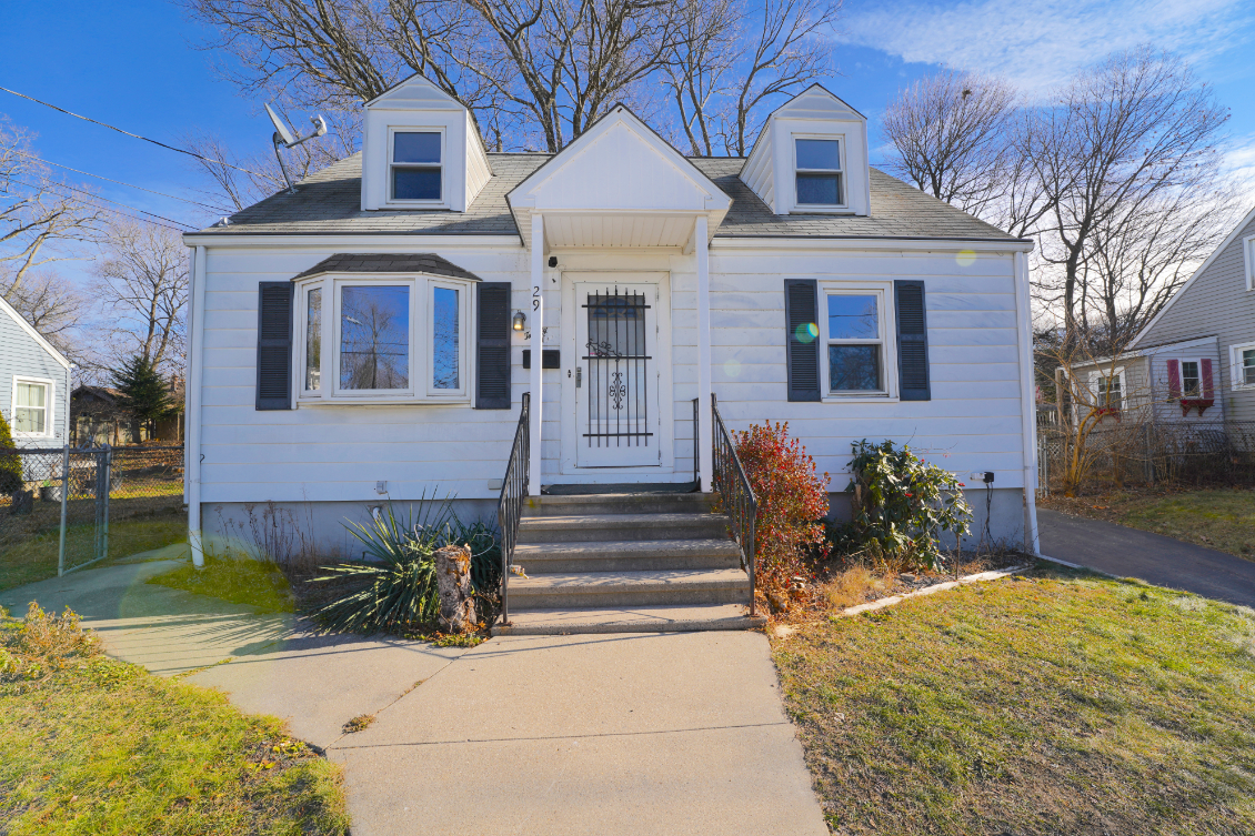 29 Myrna Avenue, Waterbury, Connecticut 06704, 4 Bedrooms Bedrooms, ,1 BathroomBathrooms,Apartment,For Rent,Myrna Avenue,1036