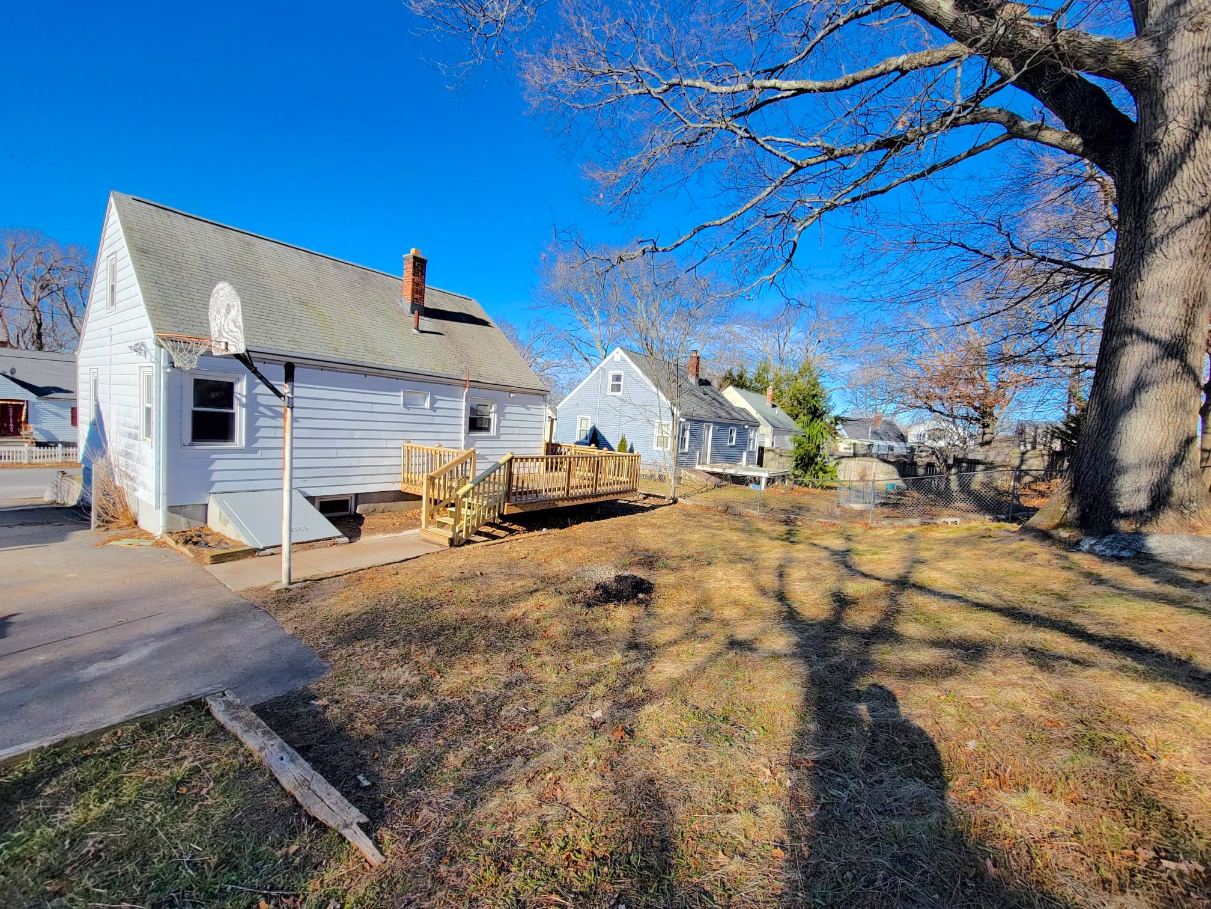 29 Myrna Avenue, Waterbury, Connecticut 06704, 4 Bedrooms Bedrooms, ,1 BathroomBathrooms,Apartment,For Rent,Myrna Avenue,1036