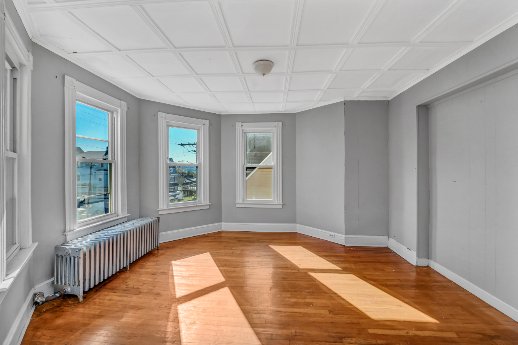 221 Willow Street, Waterbury, Connecticut 06710, 4 Bedrooms Bedrooms, ,1 BathroomBathrooms,Apartment,For Rent,Willow Street,1038