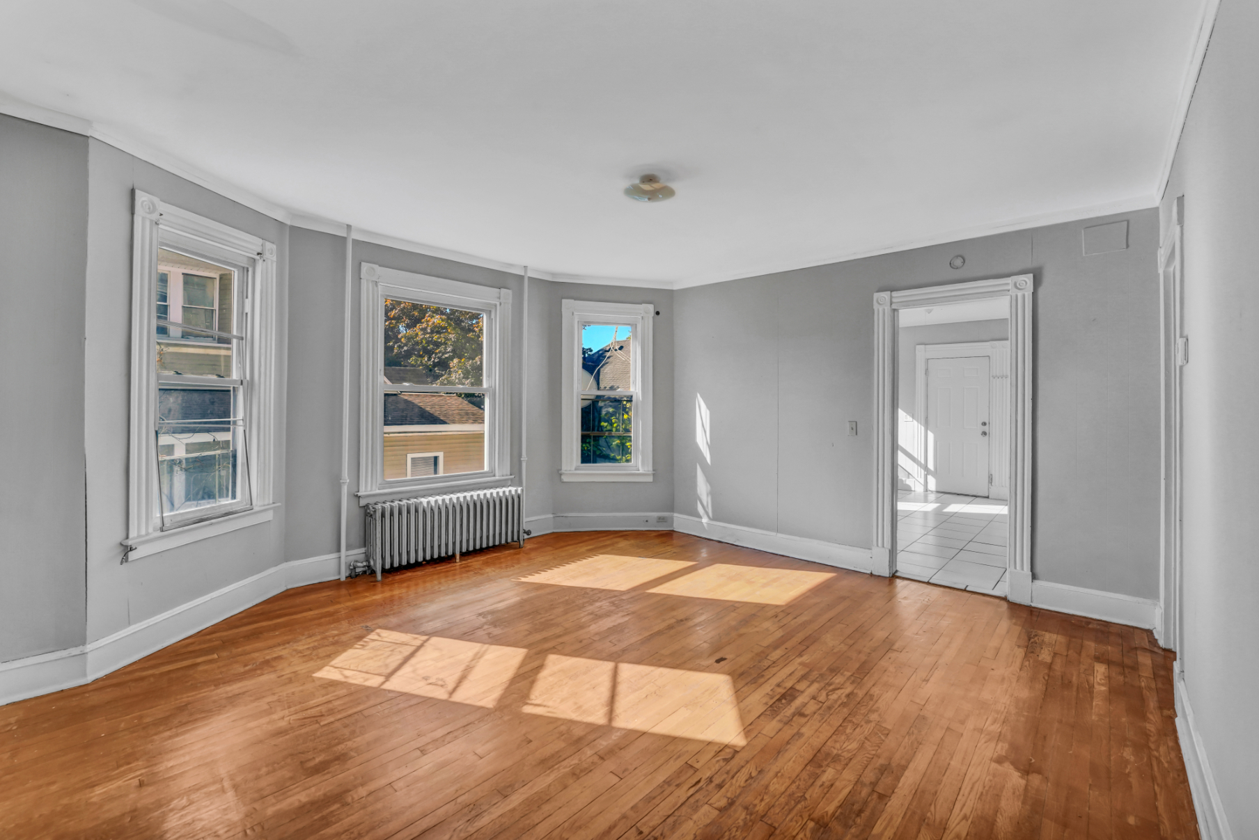 221 Willow Street, Waterbury, Connecticut 06710, 4 Bedrooms Bedrooms, ,1 BathroomBathrooms,Apartment,For Rent,Willow Street,1038