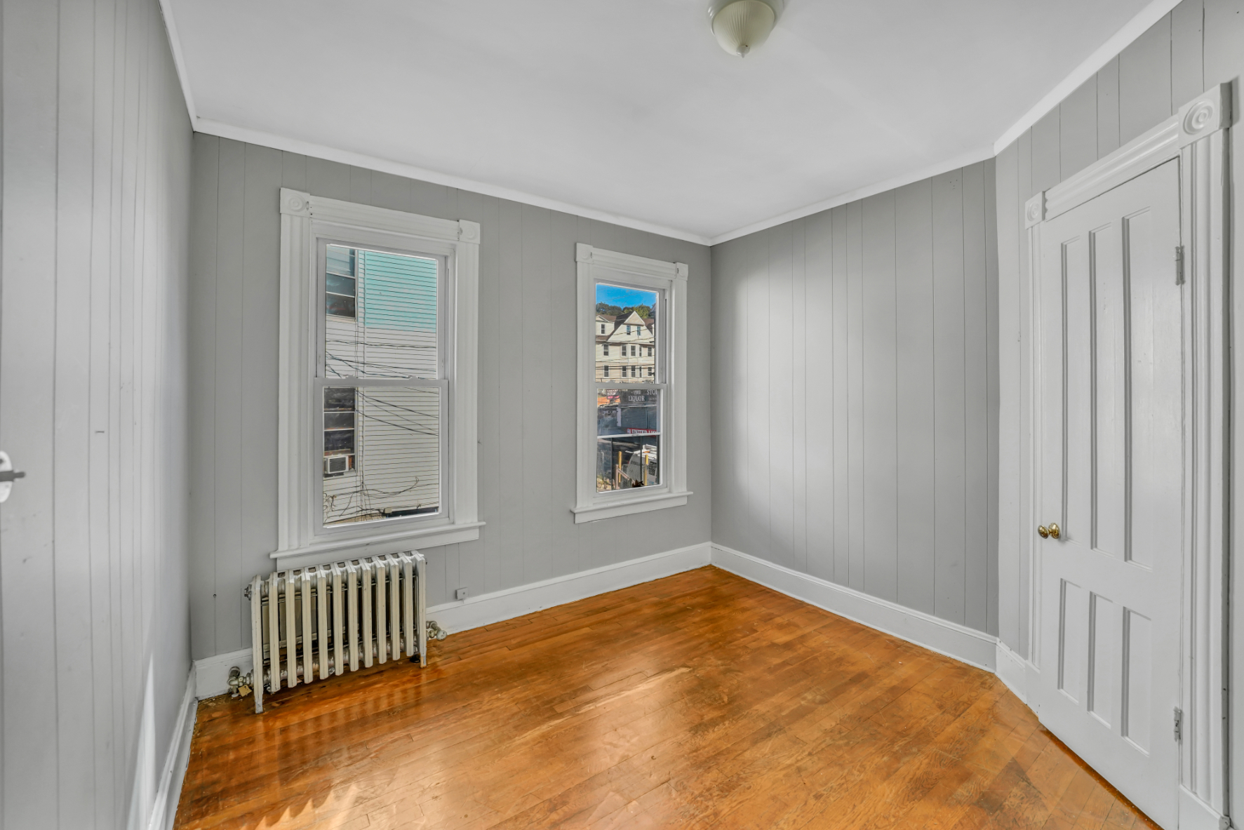 221 Willow Street, Waterbury, Connecticut 06710, 4 Bedrooms Bedrooms, ,1 BathroomBathrooms,Apartment,For Rent,Willow Street,1038