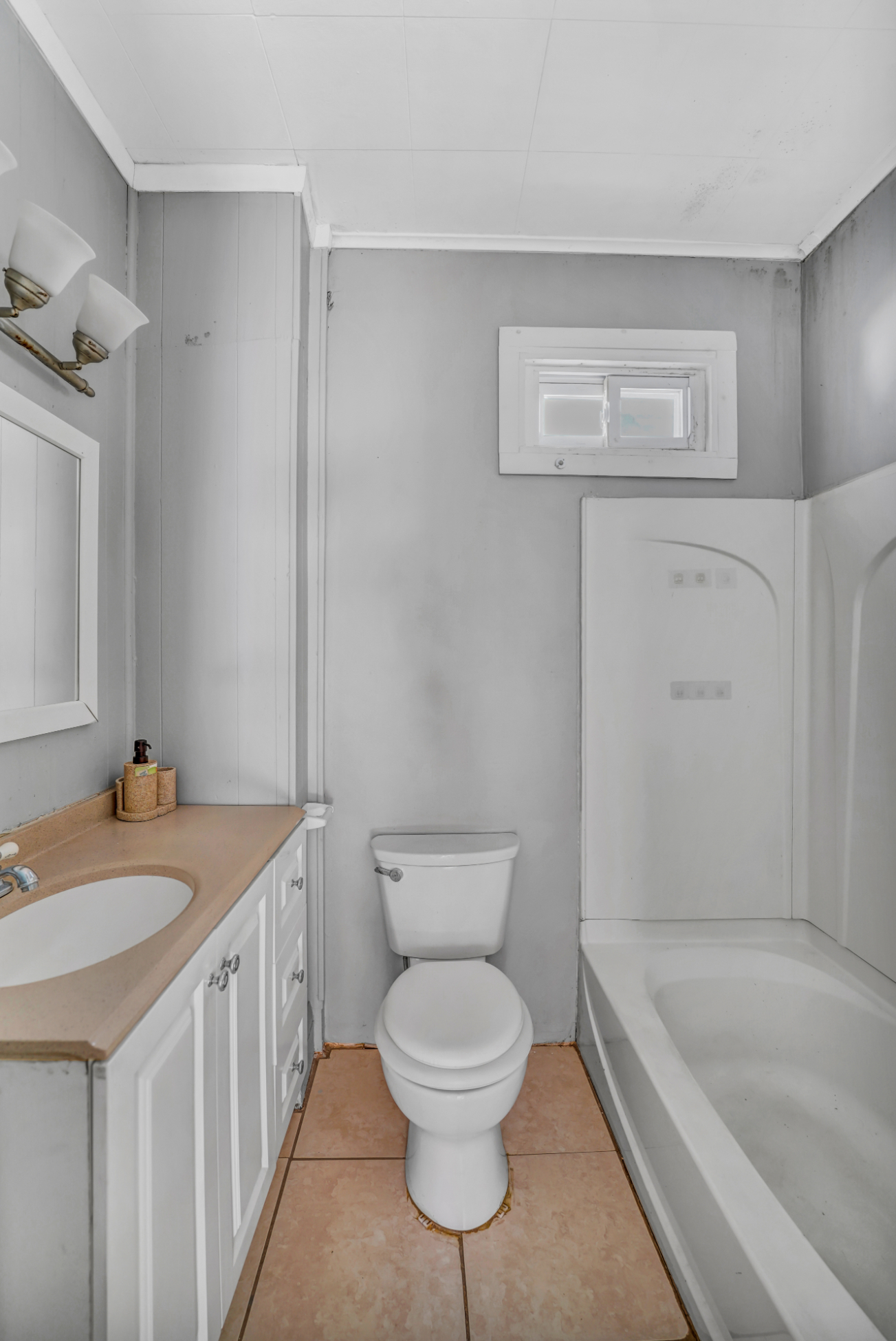 221 Willow Street, Waterbury, Connecticut 06710, 4 Bedrooms Bedrooms, ,1 BathroomBathrooms,Apartment,For Rent,Willow Street,1038