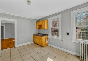 221 Willow Street, Waterbury, Connecticut 06710, 4 Bedrooms Bedrooms, ,1 BathroomBathrooms,Apartment,For Rent,Willow Street,1038