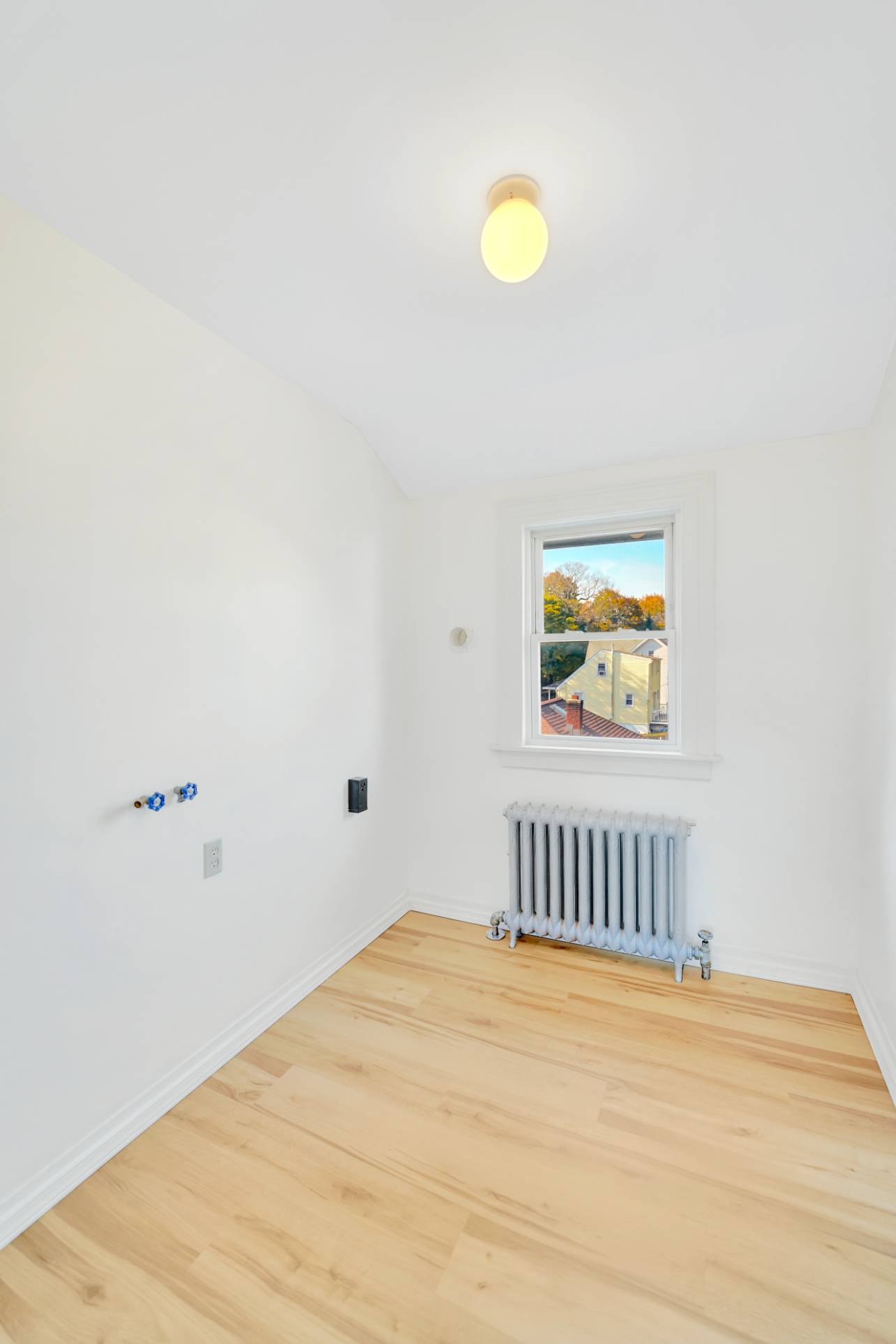 11 Southview Street, Naugatuck, Connecticut 06770, 2 Bedrooms Bedrooms, ,1 BathroomBathrooms,Apartment,For Rent,Southview Street,2,1040